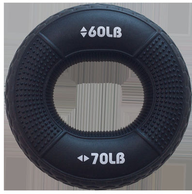Phụ nữ trong văn phòng Silikon Grip Trainer để tăng cường phát triển cơ bắp cánh tay trước