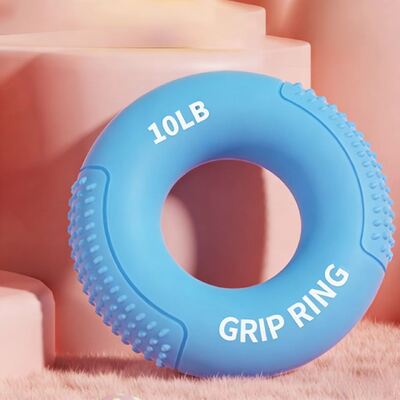 Phụ nữ trong văn phòng Silikon Grip Trainer để tăng cường phát triển cơ bắp cánh tay trước