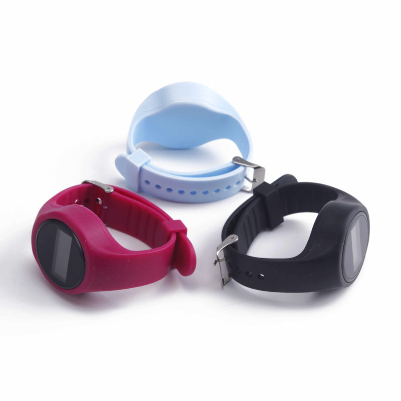 EMC ROHS đạt được chứng nhận Slim Pedometer vòng đeo tay khoảng cách lên đến 1999.99Km/1263.99Miles