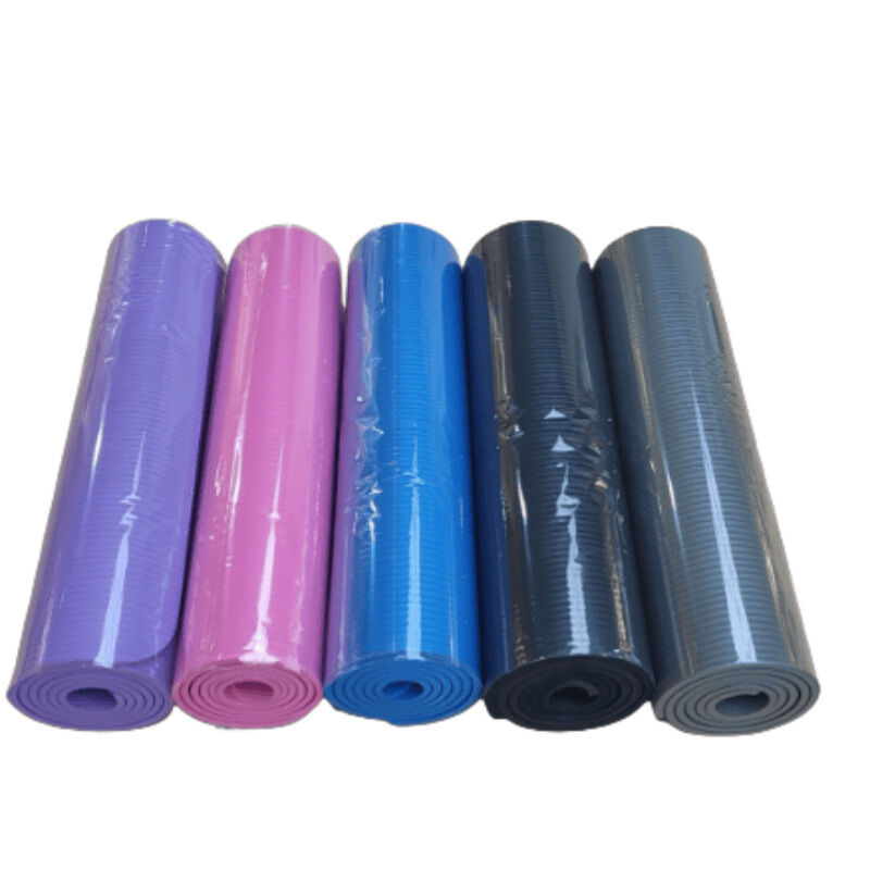 Thảm tập yoga PVC được làm từ chất liệu thân thiện với môi trường có độ đàn hồi cao, hoàn hảo cho các buổi tập yoga, thể dục, chợp mắt và ngồi lâu. Có sẵn.